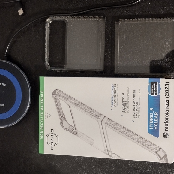 Unlocked Motorola Razr 40 - Picture 1 of 7